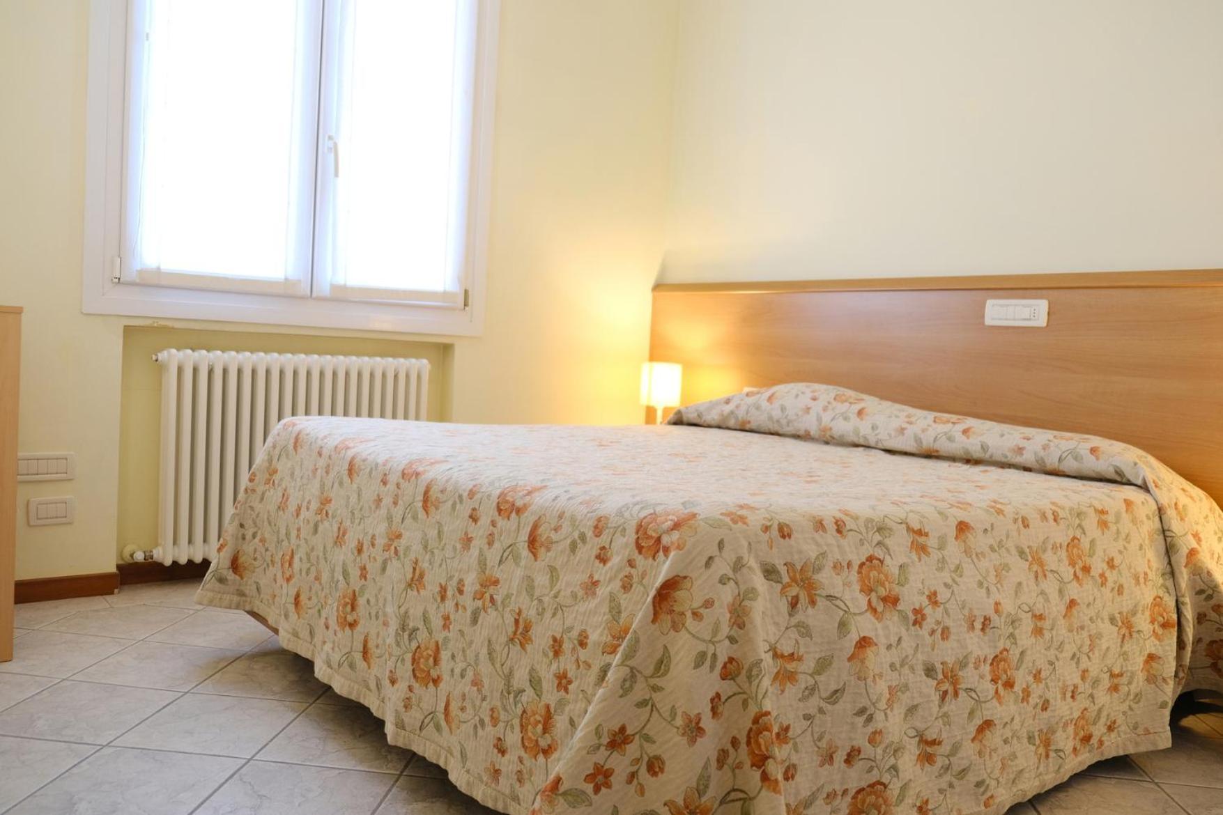 Residenza Carracci Aparthotel Bologna Exteriör bild