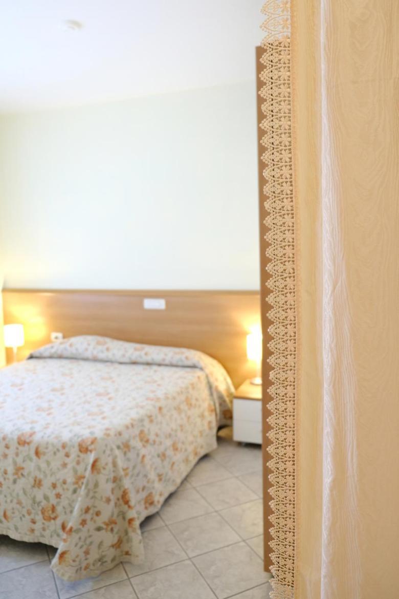 Residenza Carracci Aparthotel Bologna Exteriör bild
