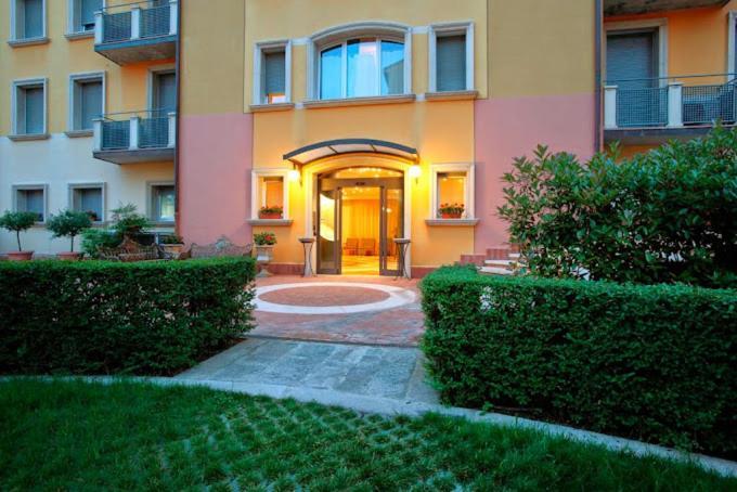 Residenza Carracci Aparthotel Bologna Exteriör bild